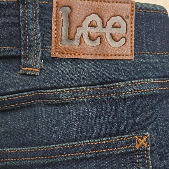 665 NWT Men's Extreme Motion Relaxed Straight Jean Size 46x32  Dark Convoy - Picture 5 of 8